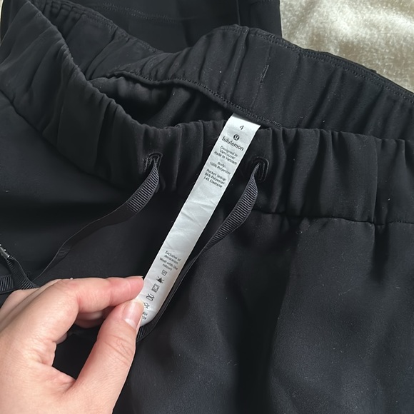 Lululemon on the Fly Pants NWOT - Picture 2 of 4